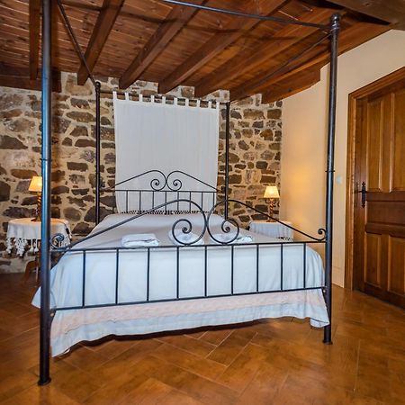 Casa De Ligueria Guest House Rozapanera Ngoại thất bức ảnh